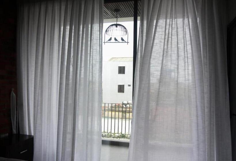 اتاق استاندارد با چشم‌انداز باغ, Myfa House