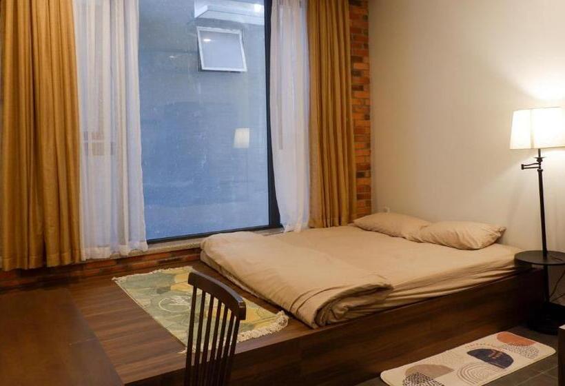 اتاق استاندارد با تخت بزرگ, Myfa House