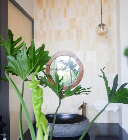 اتاق استاندارد با چشم‌انداز باغ, Myfa House