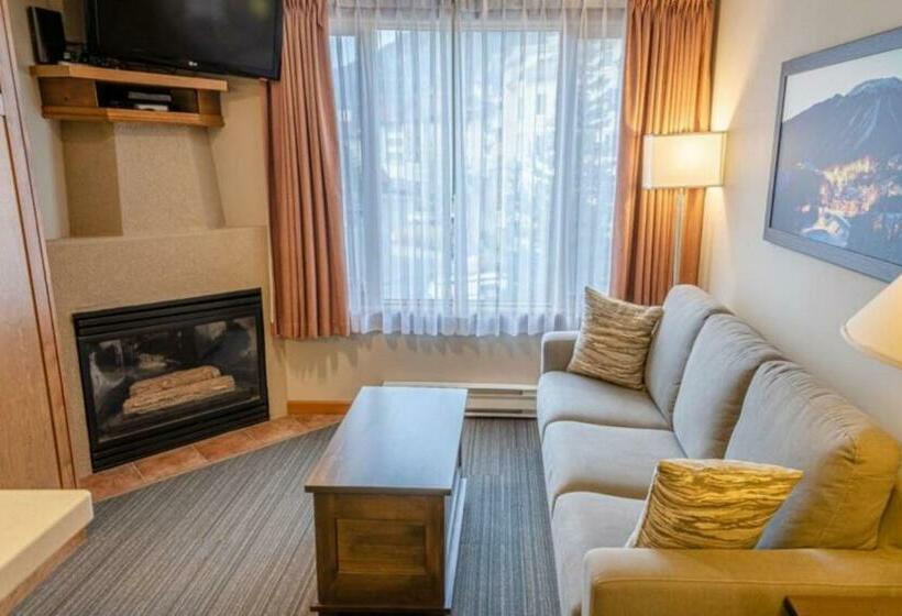 스탠다드 스튜디오, Cahilty Hotel & Suites