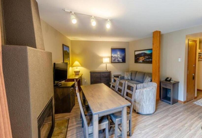 스탠다드 스튜디오, Cahilty Hotel & Suites