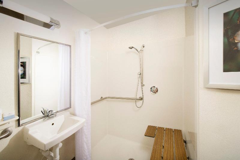 جناح لذوى الاحتياجات الخاصة, Candlewood Suites Richmond South, An Ihg