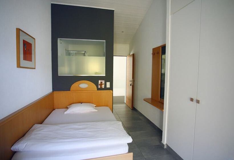 اتاق استاندارد یک نفره, Collinetta