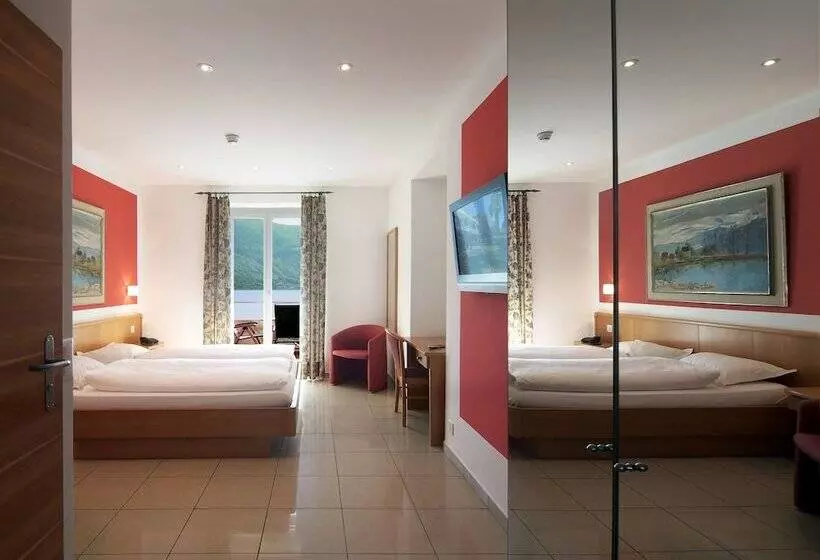 Standardzimmer mit Seeblick, Collinetta