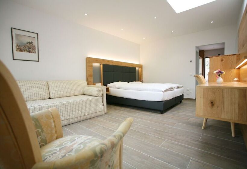 اتاق استاندارد سه نفره, Collinetta