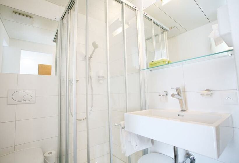 اتاق استاندارد سه نفره, Collinetta