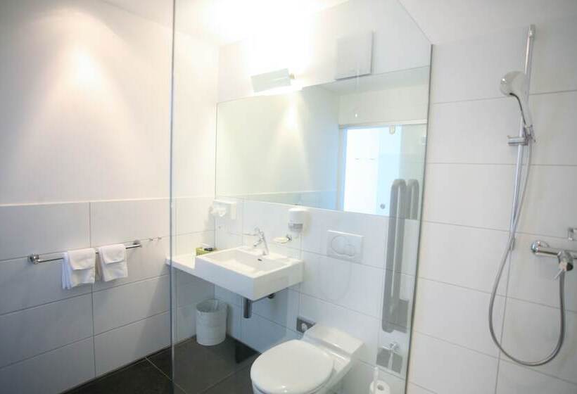 سوییت جونیور با چشمانداز دریاچه, Collinetta