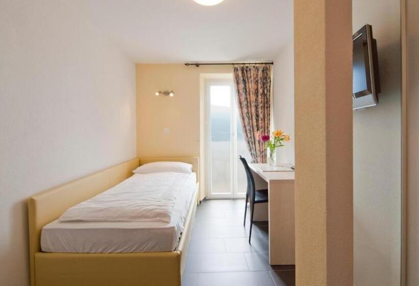 اتاق استاندارد یک نفره, Collinetta