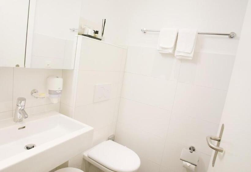 اتاق استاندارد با چشمانداز دریاچه, Collinetta