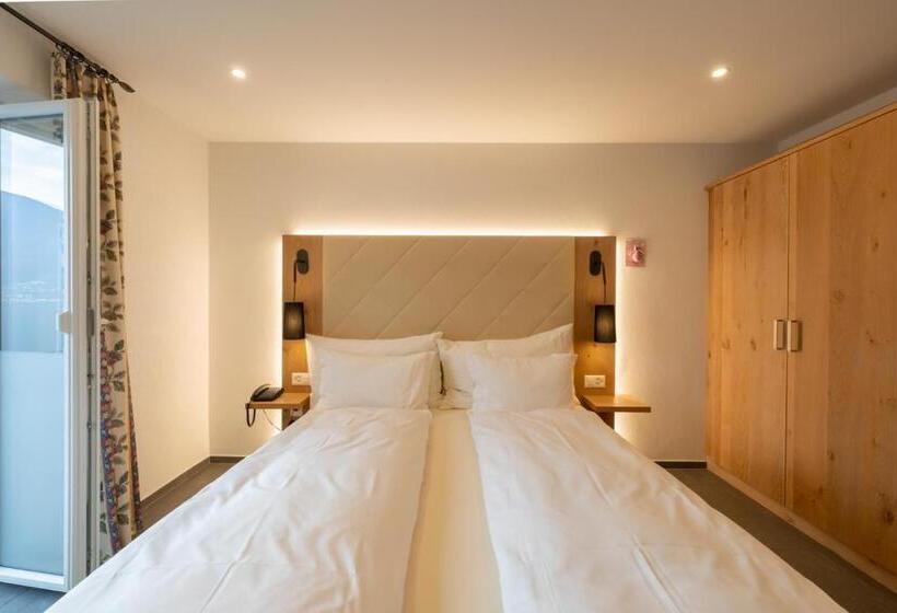 اتاق استاندارد با چشمانداز دریاچه, Collinetta