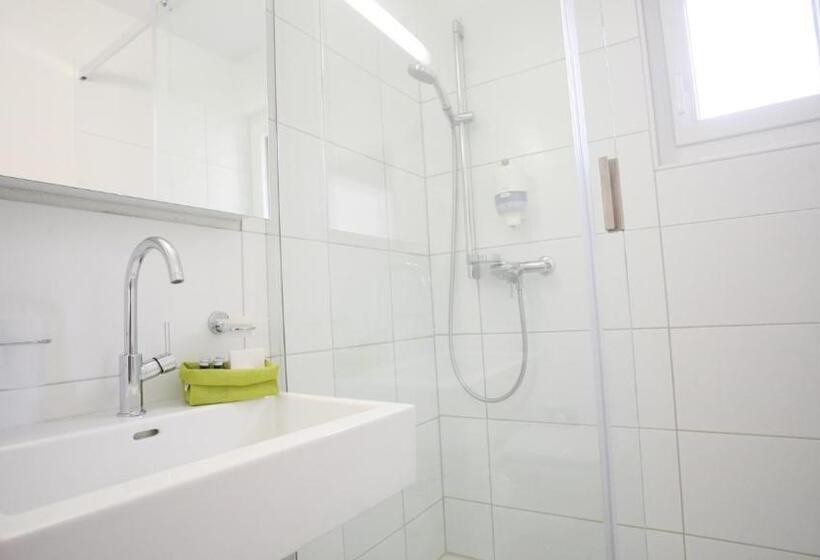 اتاق استاندارد سه نفره, Collinetta