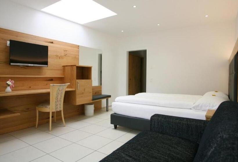 اتاق استاندارد سه نفره, Collinetta