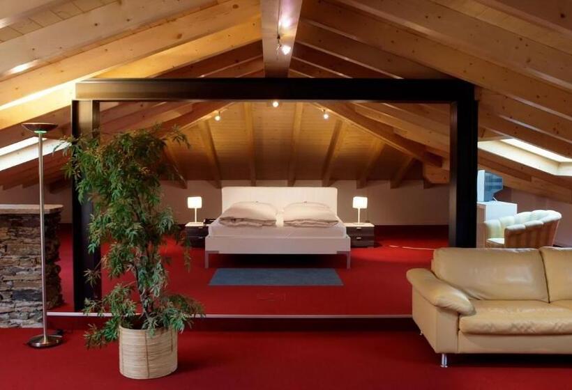 اتاق استاندارد سه نفره, Collinetta