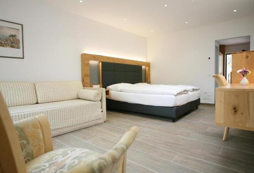 اتاق استاندارد سه نفره, Collinetta