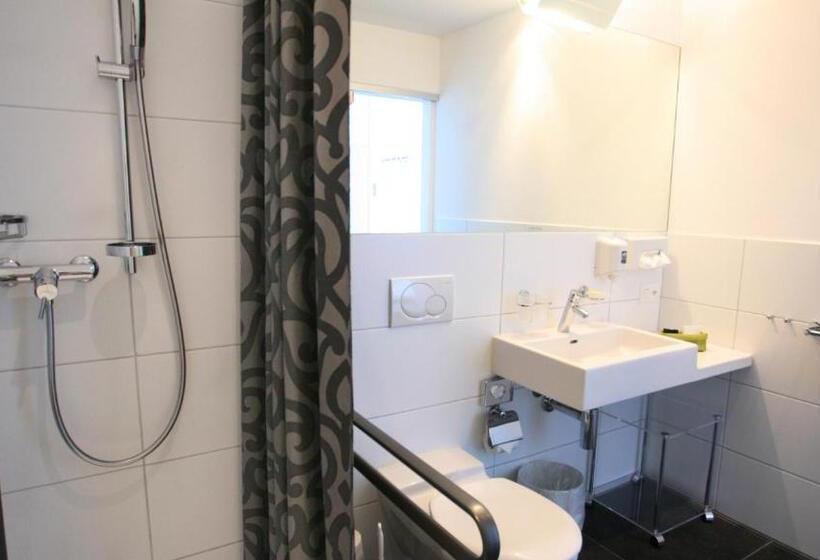 سوییت جونیور با چشمانداز دریاچه, Collinetta