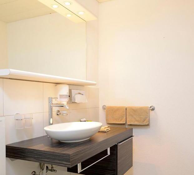 سوییت جونیور با چشمانداز دریاچه, Collinetta