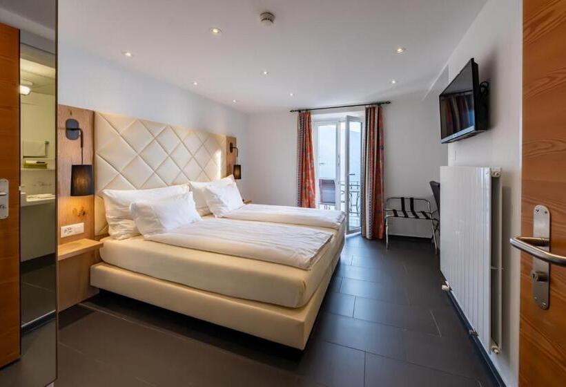 اتاق استاندارد با چشمانداز دریاچه, Collinetta