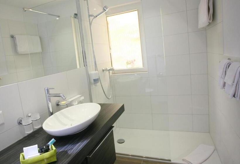 اتاق استاندارد سه نفره, Collinetta