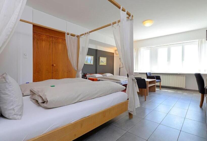 سوییت جونیور با چشمانداز دریاچه, Collinetta