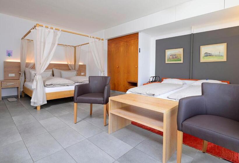 سوییت جونیور با چشمانداز دریاچه, Collinetta