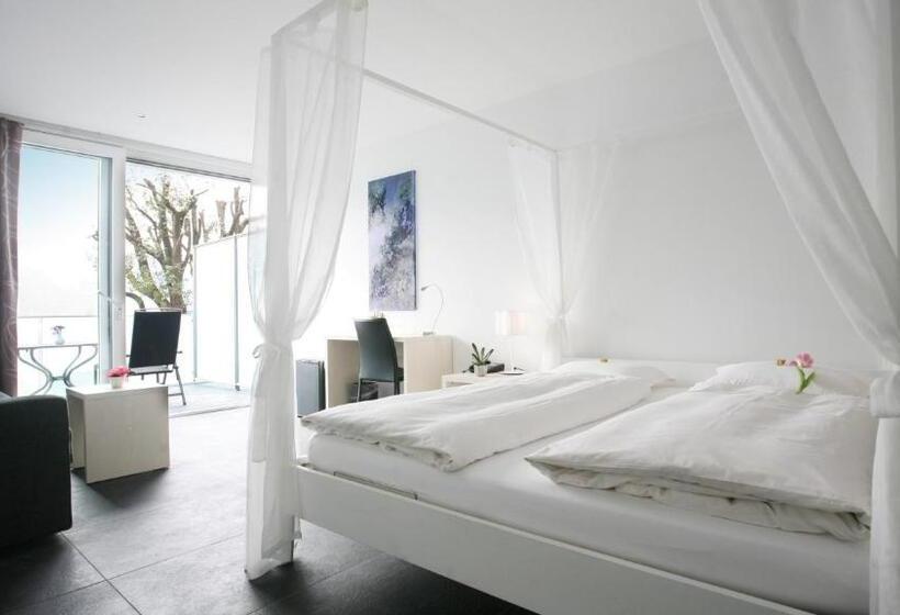 سوییت جونیور با چشمانداز دریاچه, Collinetta