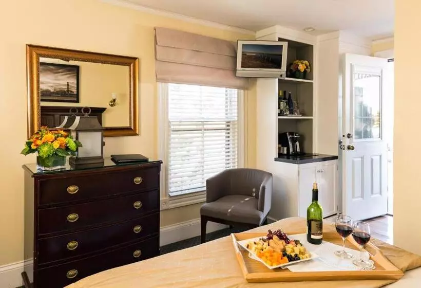 اتاق استاندارد, Crowne Pointe Historic Inn Adults Only