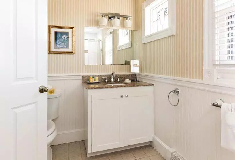 اتاق لوکس با تخت بزرگ, Crowne Pointe Historic Inn Adults Only