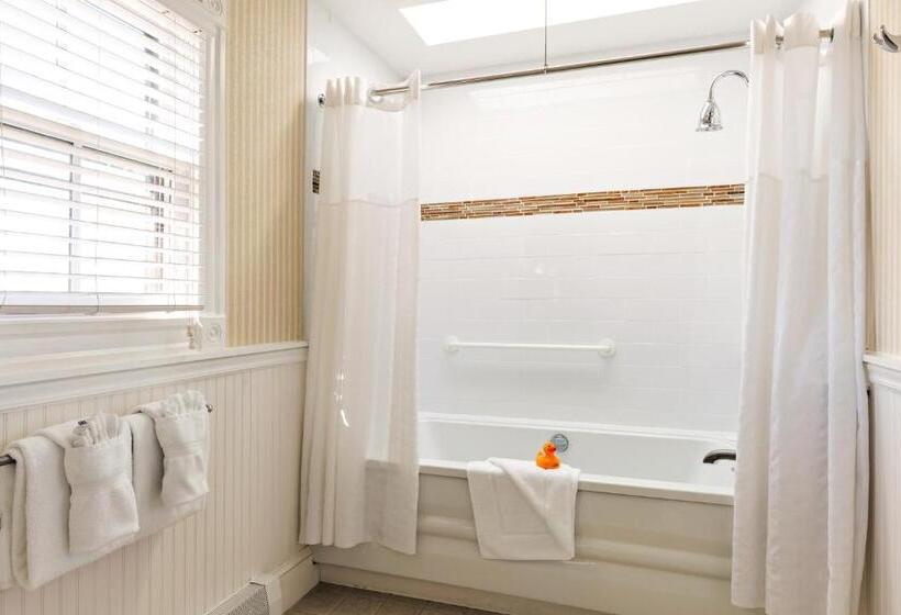 غرفة ديلوكس سرير كينج, Crowne Pointe Historic Inn Adults Only