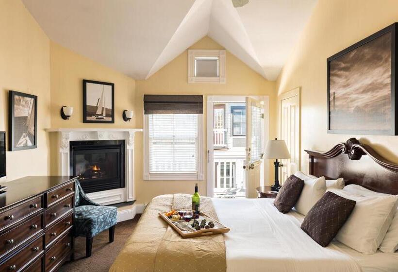 غرفة ديلوكس سرير كينج, Crowne Pointe Historic Inn Adults Only