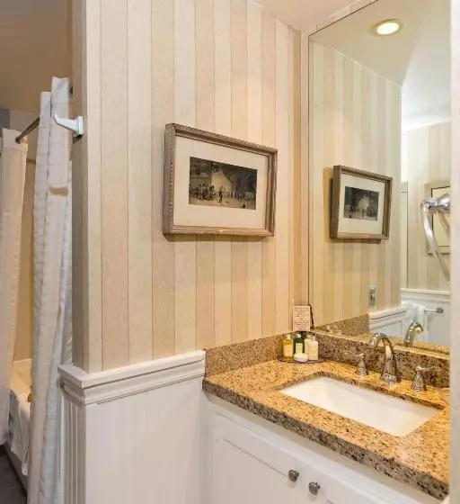 اتاق سوپریور, Crowne Pointe Historic Inn Adults Only