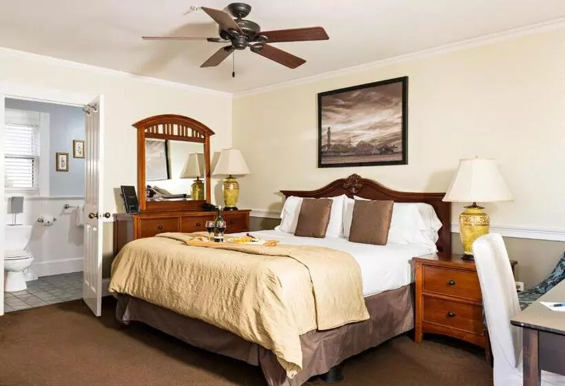 اتاق سوپریور با تخت بزرگ, Crowne Pointe Historic Inn Adults Only