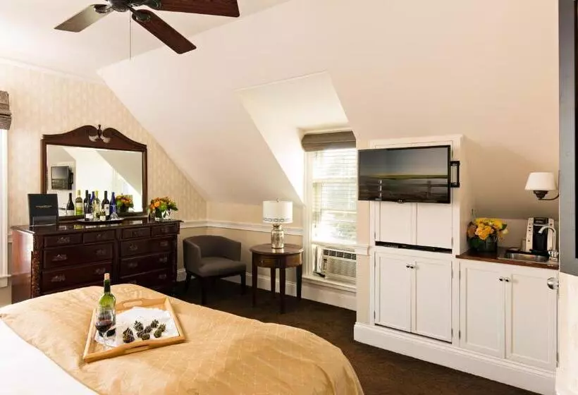 اتاق سوپریور با تخت بزرگ, Crowne Pointe Historic Inn Adults Only