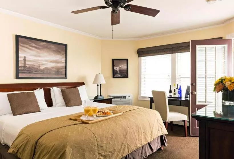 اتاق سوپریور با تخت بزرگ, Crowne Pointe Historic Inn Adults Only