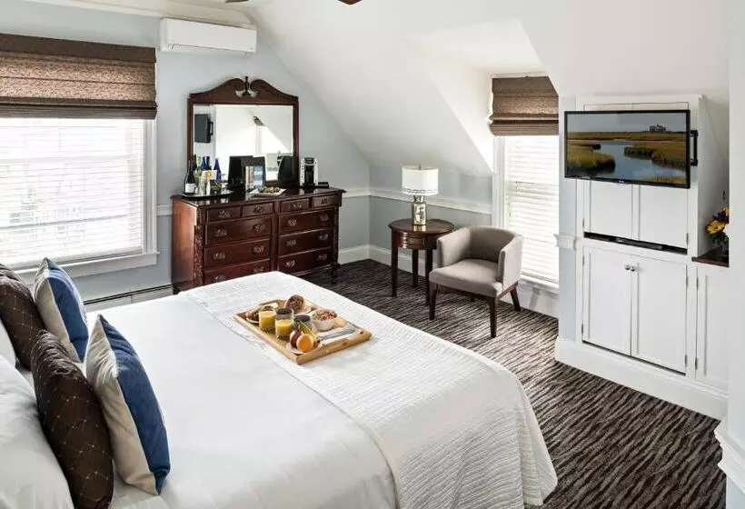 اتاق سوپریور با تخت بزرگ, Crowne Pointe Historic Inn Adults Only