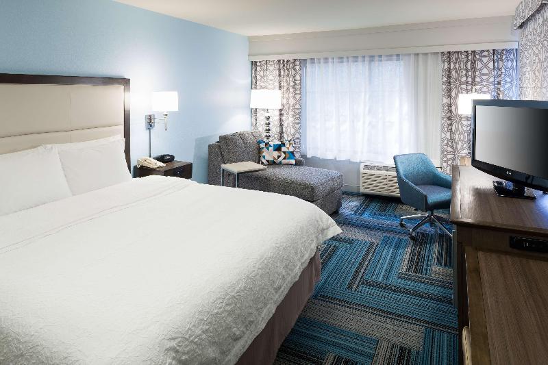 חדר סטנדרט עם מיטת קינג, Hampton Inn San Diego Downtown