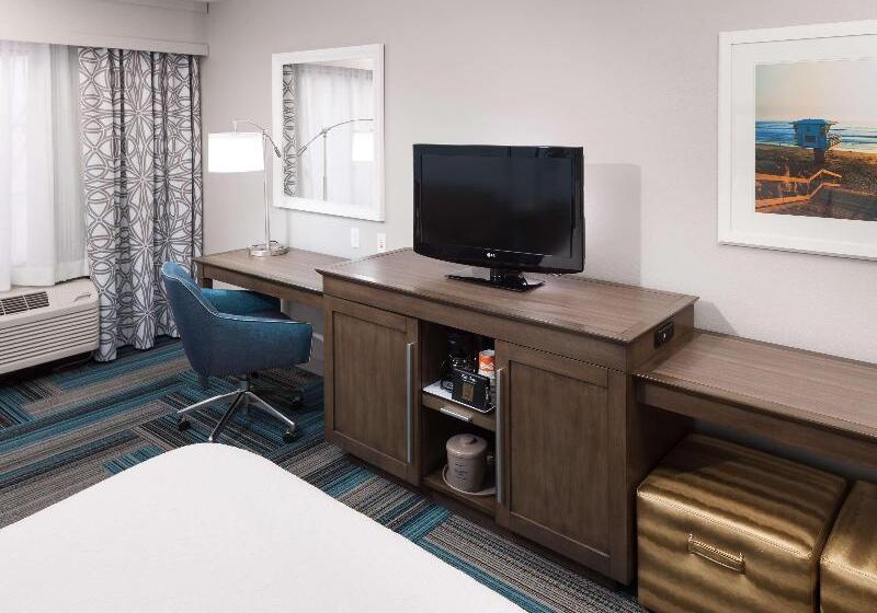חדר סטנדרט עם מיטת קינג, Hampton Inn San Diego Downtown