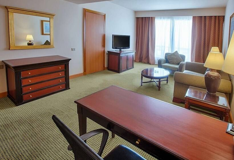 سوییت جونیور, Hilton Alexandria Green Plaza
