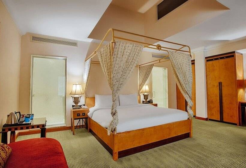 Королевский Люкс, Hilton Alexandria Green Plaza