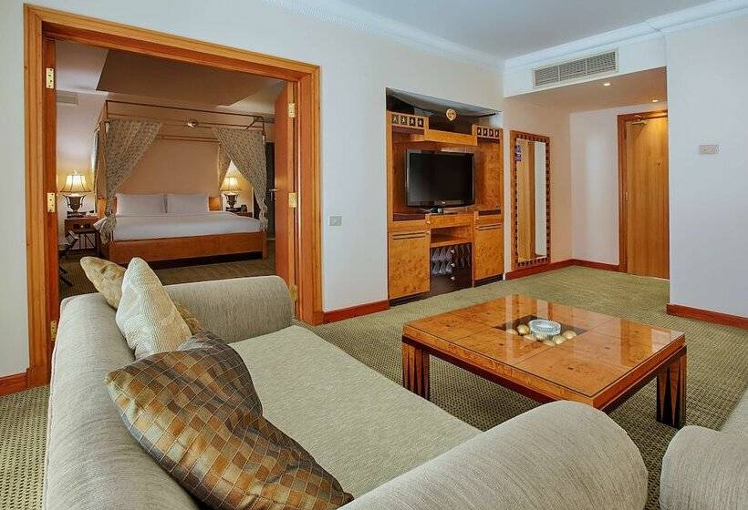 Королевский Люкс, Hilton Alexandria Green Plaza