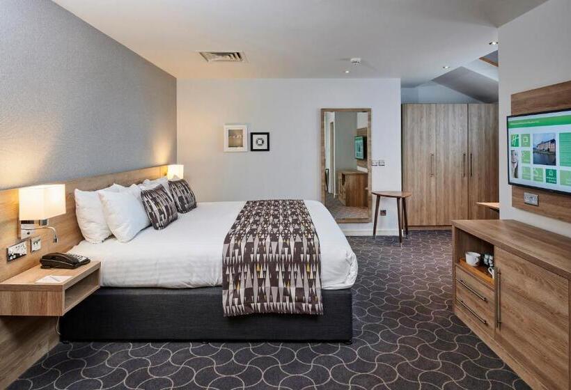מיטת קינג בסוויטה, Holiday Inn Ellesmere Port/cheshire Oaks, An Ihg