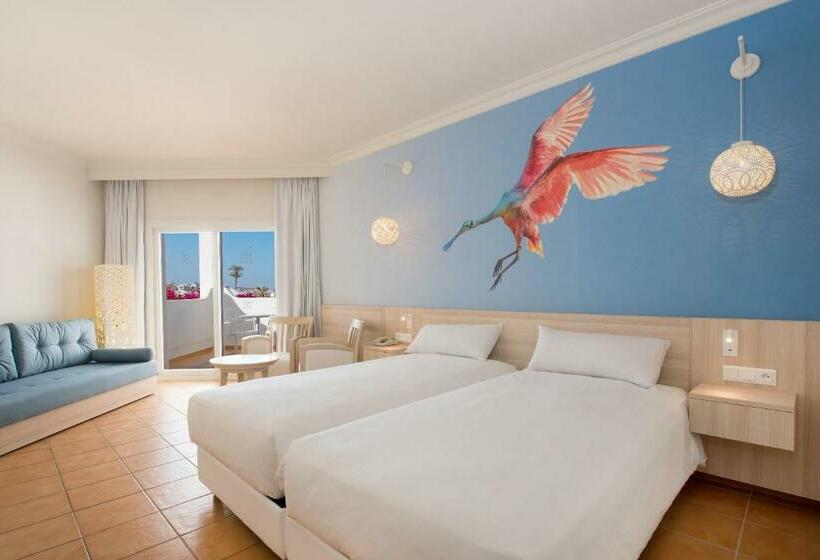 غرفة قياسية إطلالة جانبية علي البحر, Iberostar Waves Founty Beach - All Inclusive