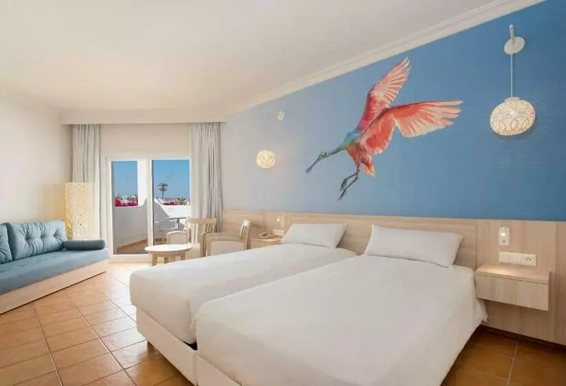 اتاق اساندارد با چشم‌انداز جانبی به دریا, Iberostar Waves Founty Beach - All Inclusive