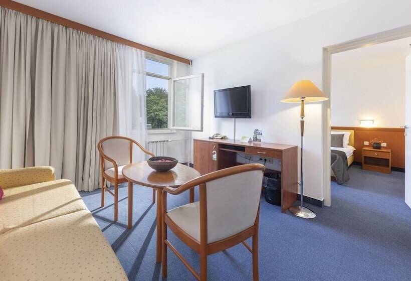 Junior Suite, Jezero