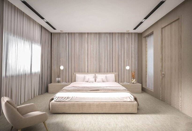 سوئیت پریمیوم, Kenzi Rissani