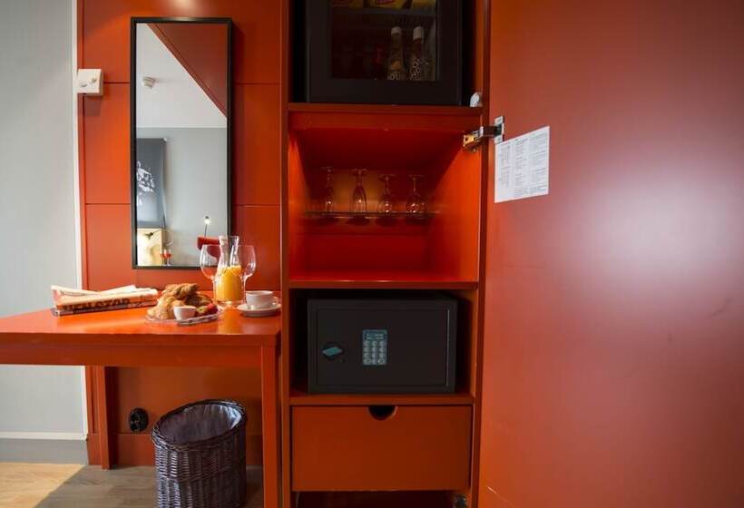 חדר סטנדרט, Rival