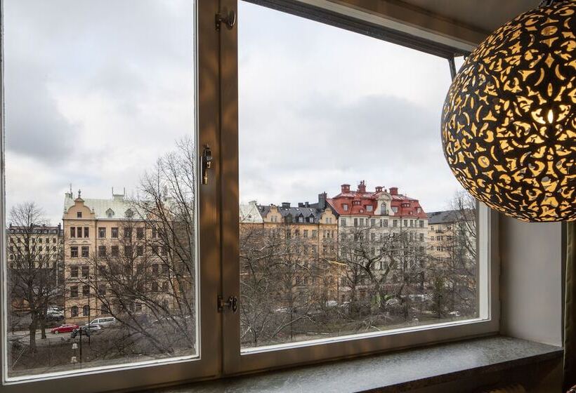 חדר דלוקס, Rival