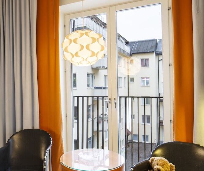 חדר סופריור, Rival