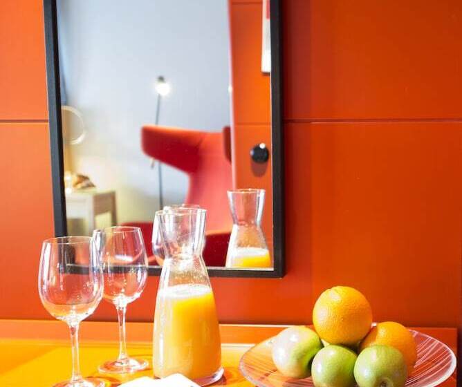 חדר סופריור, Rival