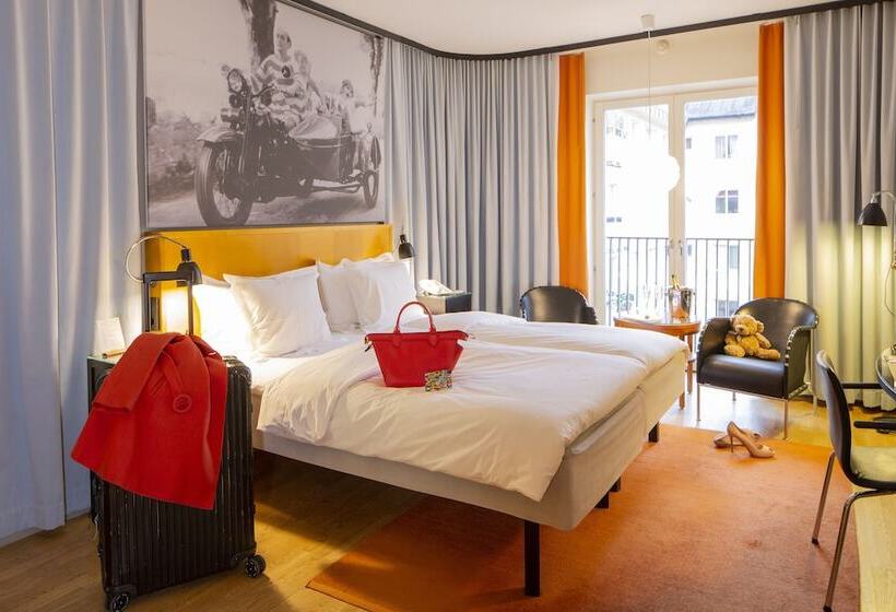 חדר סופריור, Rival