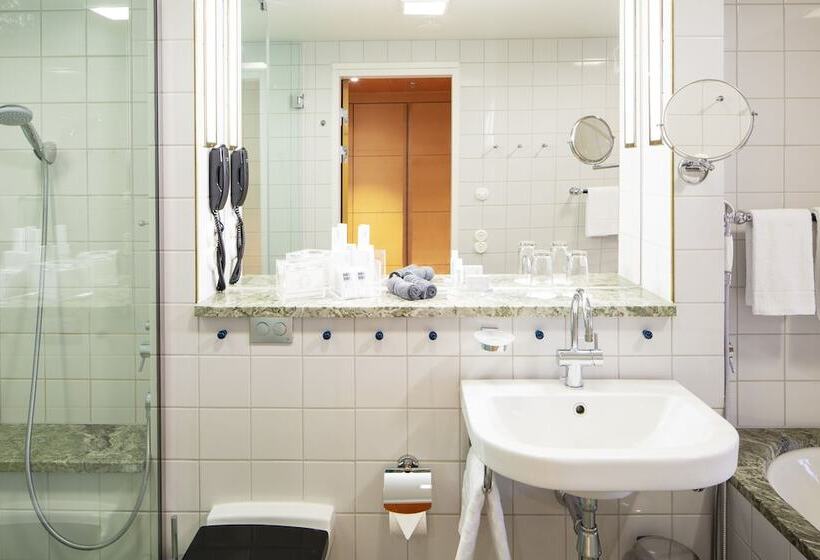 חדר דלוקס עם מרפסת, Rival